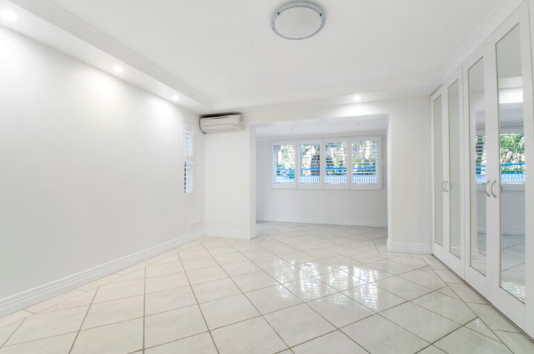 Expert move-in/move-out cleaning services provided by OCD Cleaning. Showcasing an empty room with shining tile floors