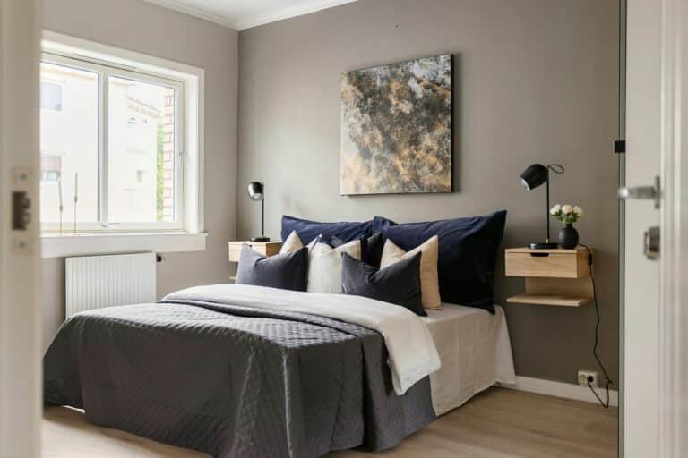 bedroom, organized and cozy