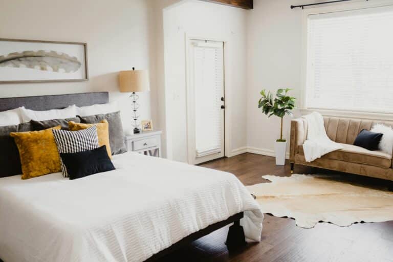 bedroom, organized anda clean